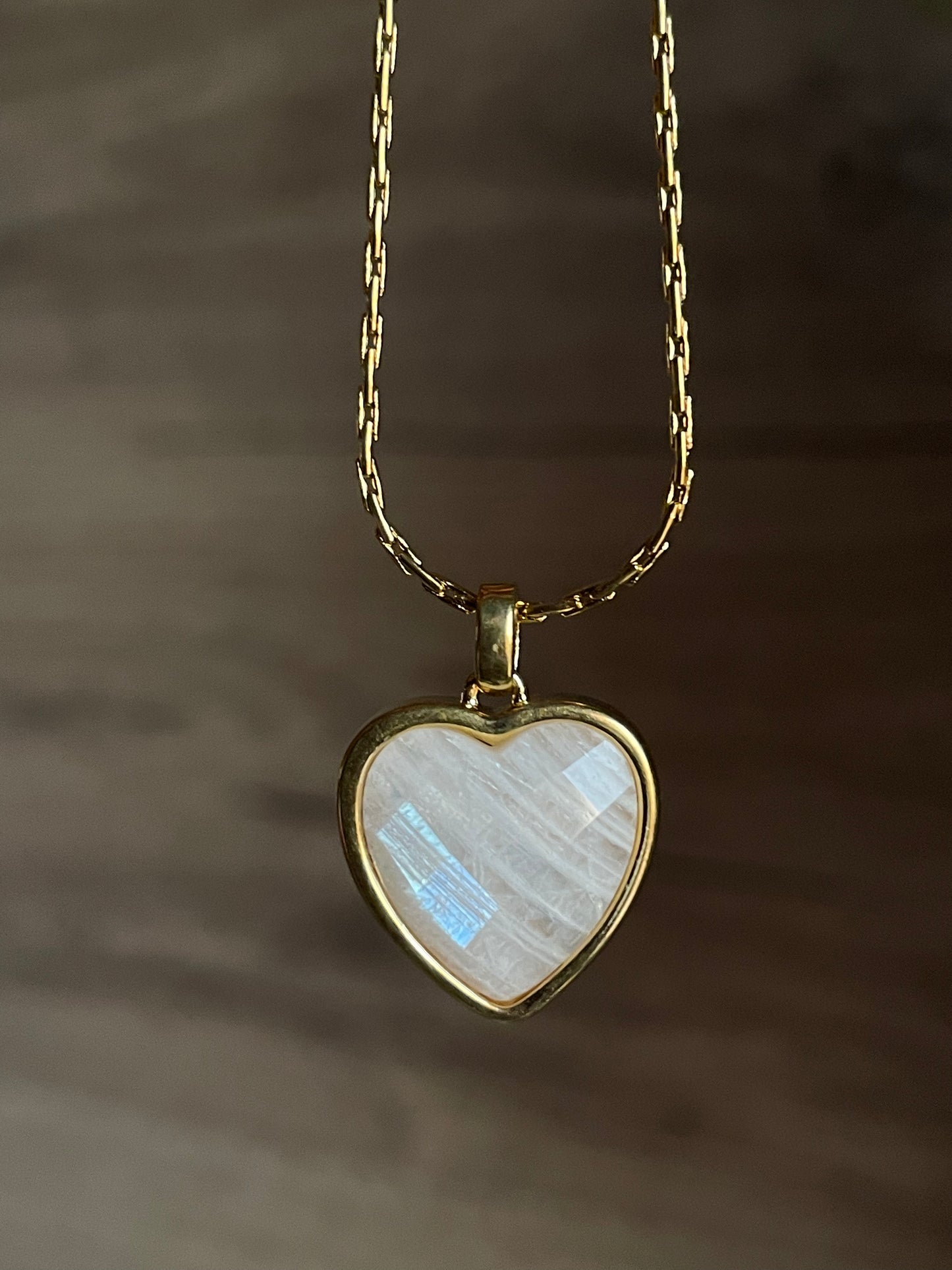 Rainbow Moonstone Heart Necklace | حجر القمر