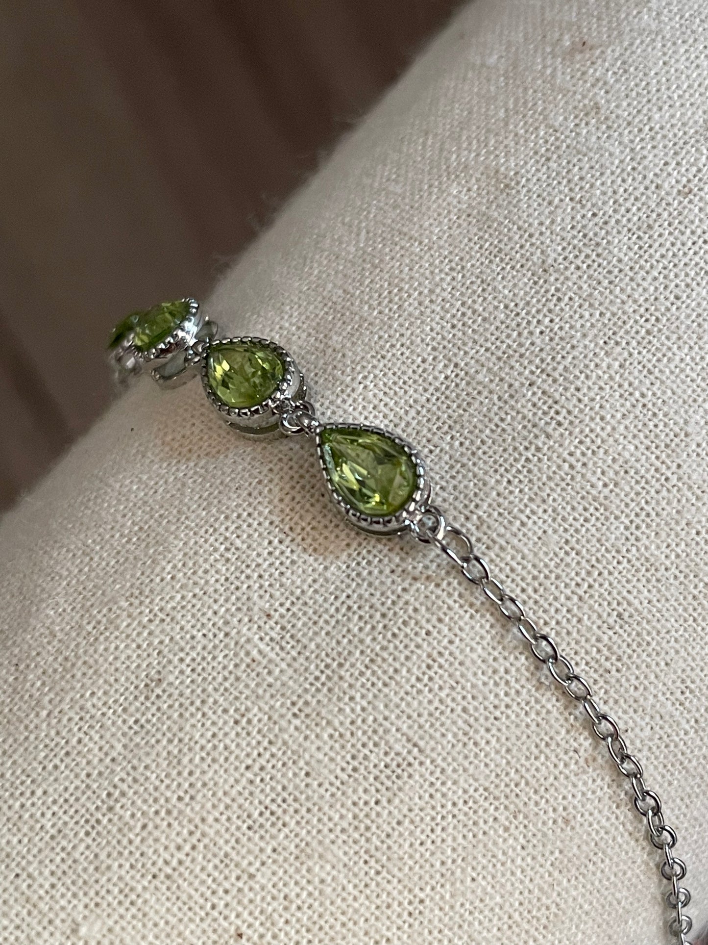 Peridot Chain Bracelet | حجر الزبرجد