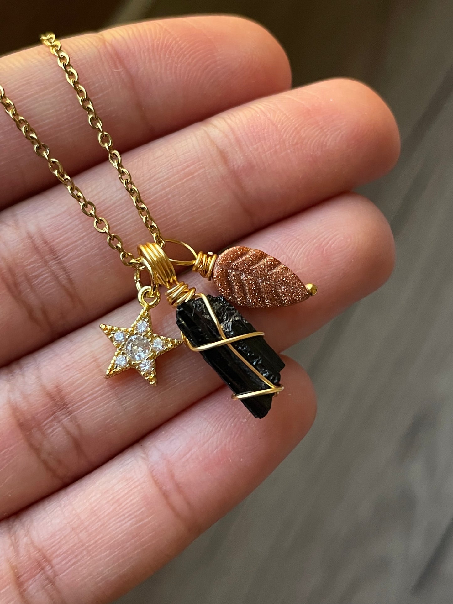 Sandstone & Black Tourmaline Fall Necklace | التومالين الاسود