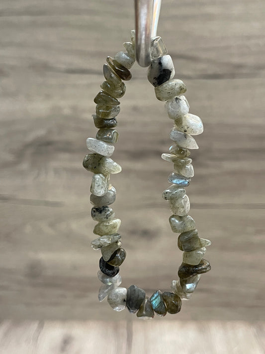 Labradorite Chip Bracelet | حجر الطاووس