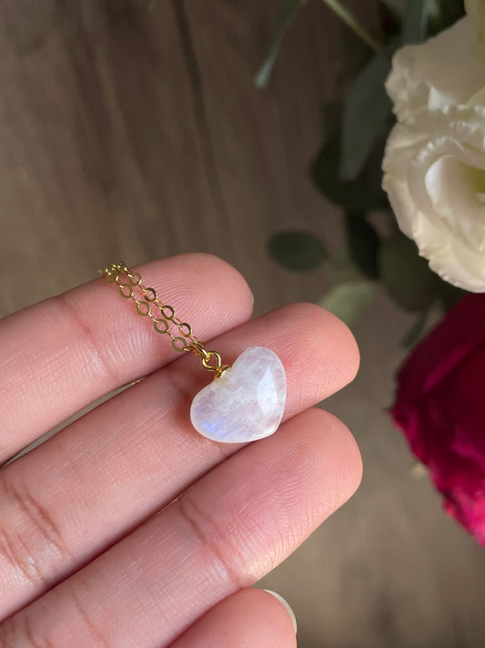 Rainbow Moonstone Heart Necklace | حجر القمر