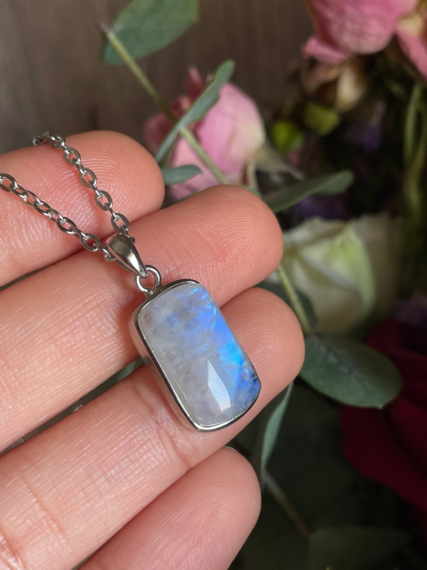 Rainbow Moonstone Necklace | حجر القمر
