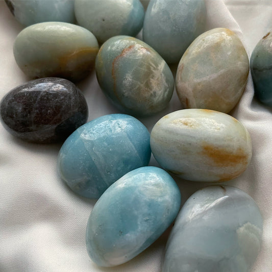 Caribbean Calcite Tumbles / كالسيت الكاريبي