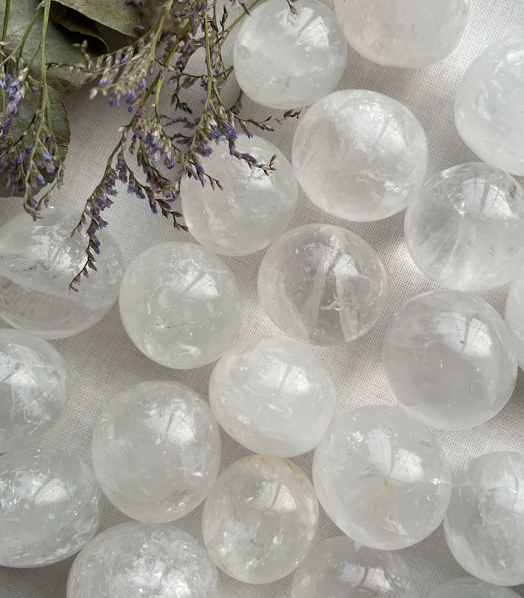 Clear Quartz Tumbles Semi-Sphere | حجر كوارتز الشفاف - المرو