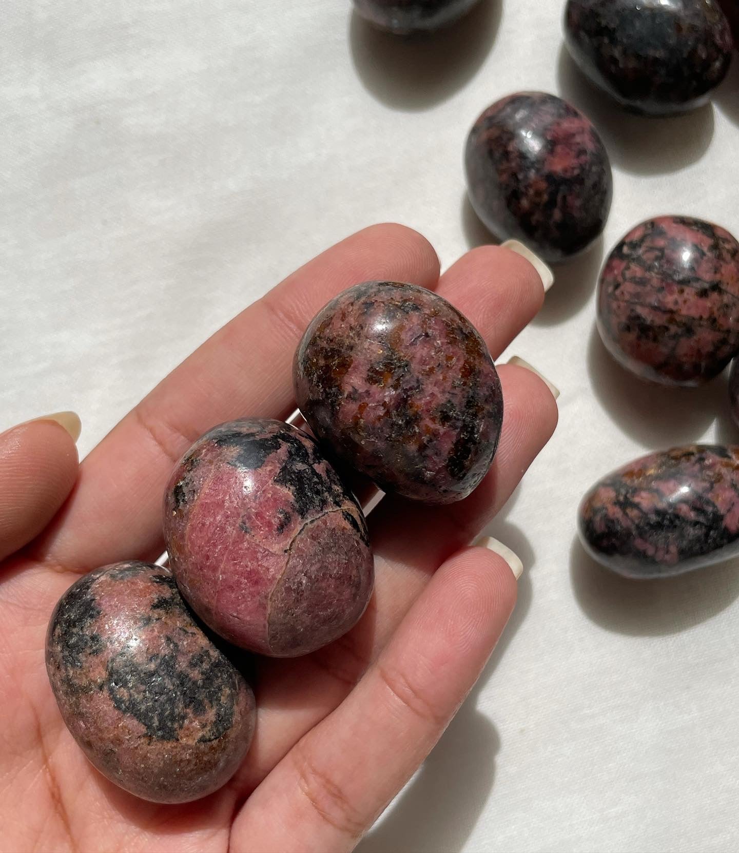 Rhodonite Tumble | Medium | رودونيت