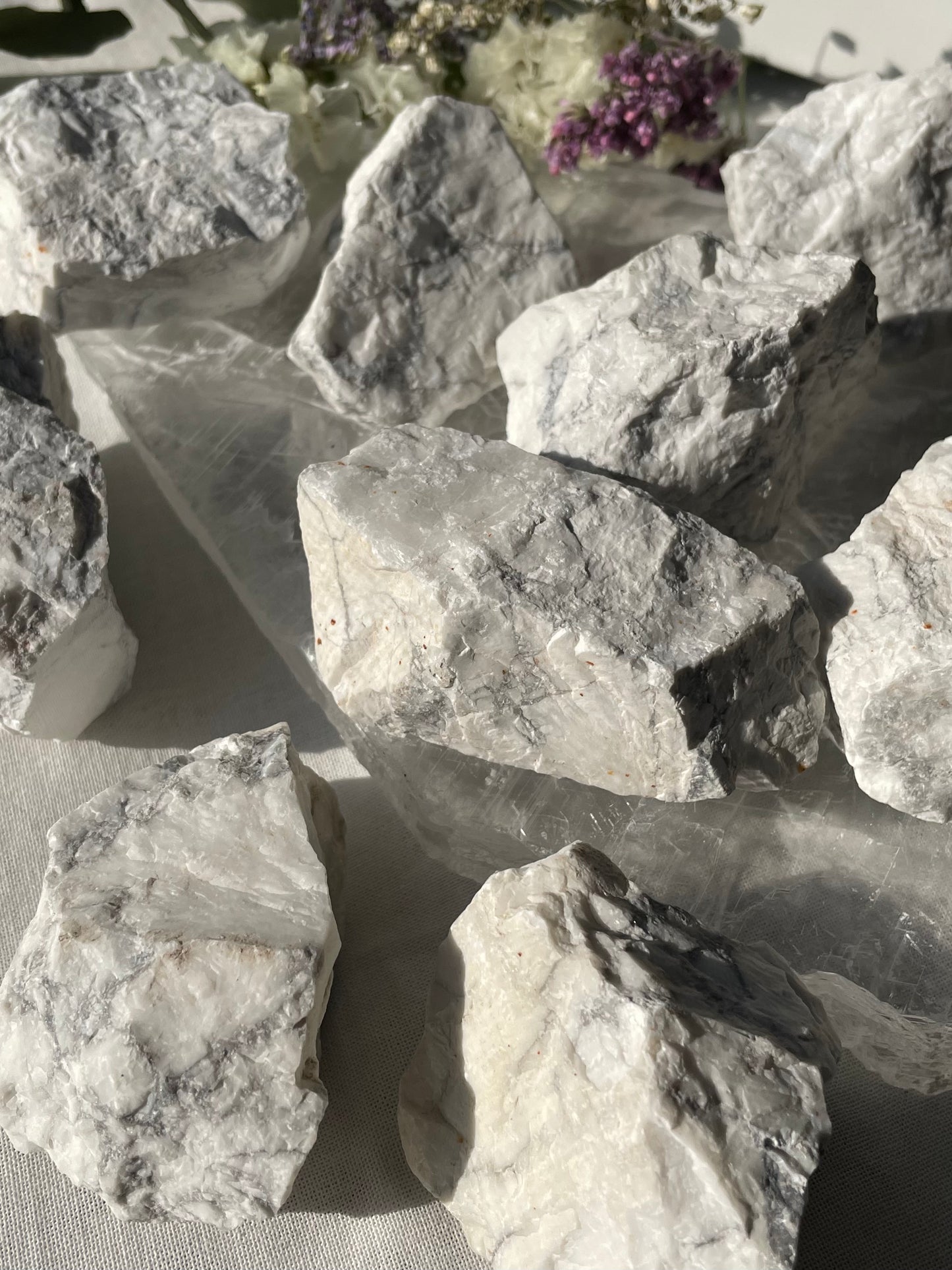 Raw Howlite | هوليت الخام
