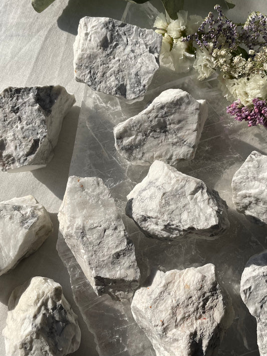 Raw Howlite | هوليت الخام