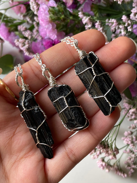 Raw Black Tourmaline Necklace | التومالين الاسود