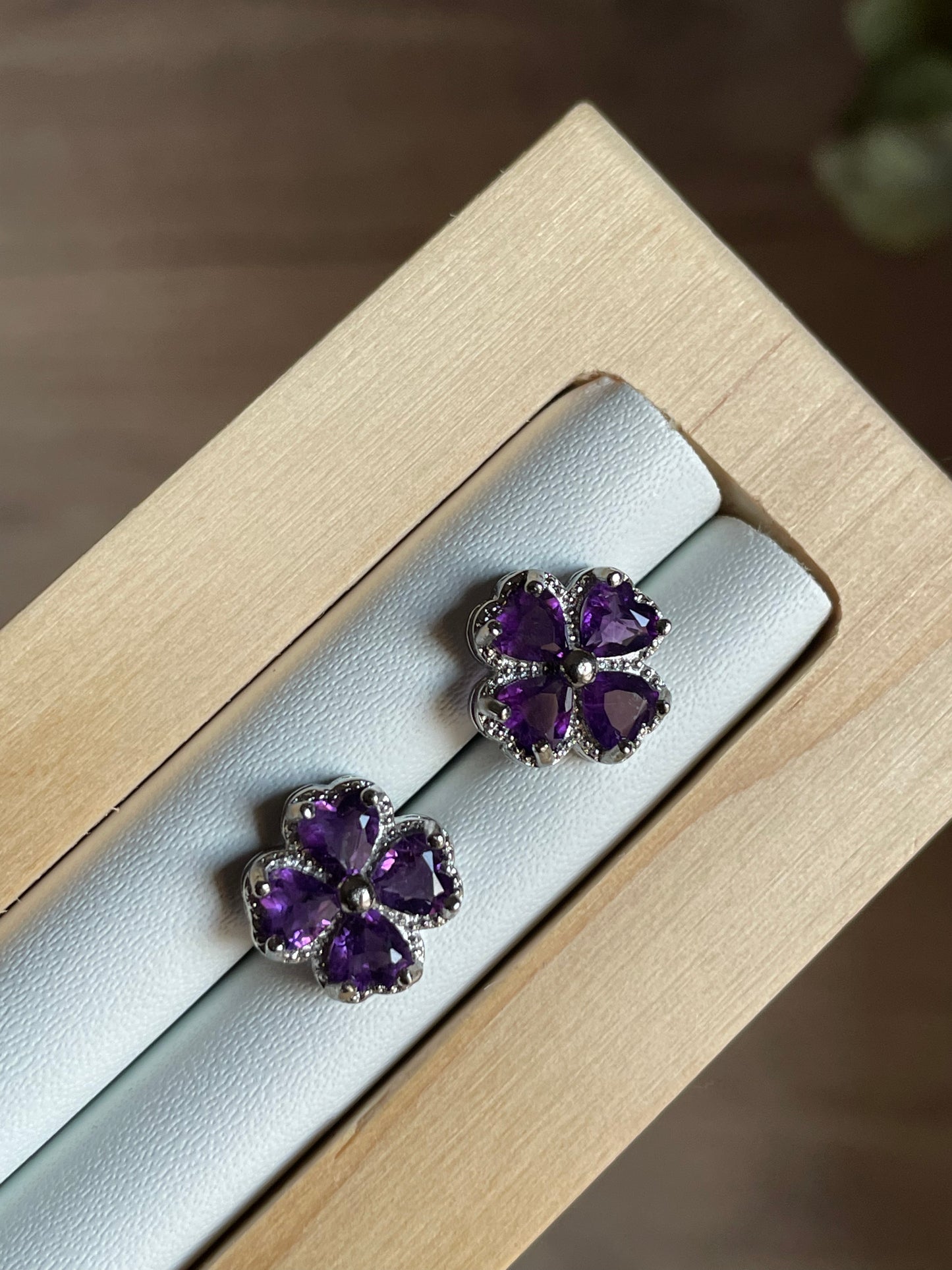 Amethyst Flower Stud Earring | حجر الجمشت- الاماثيست