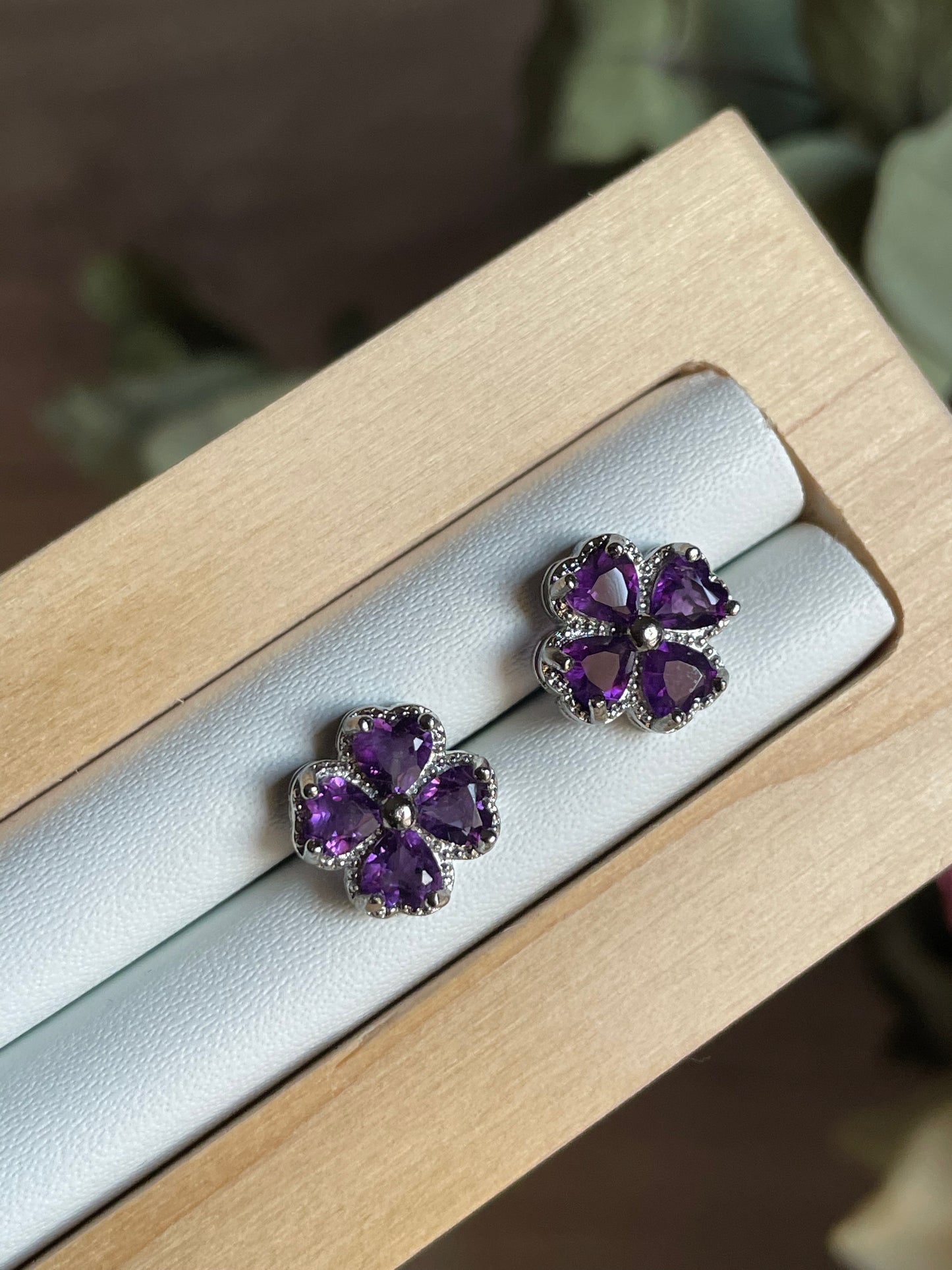 Amethyst Flower Stud Earring | حجر الجمشت- الاماثيست