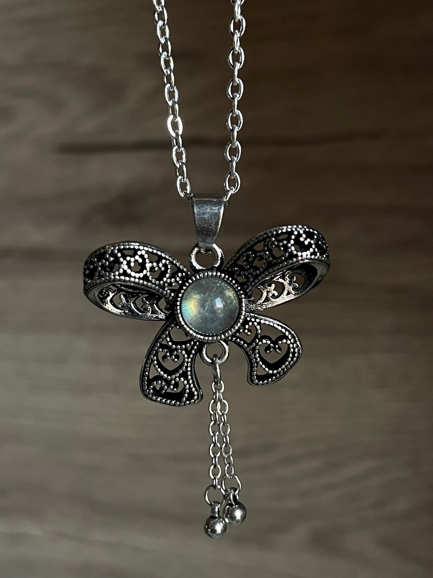 Labradorite Necklace | حجر الطاووس - لابرادوريت