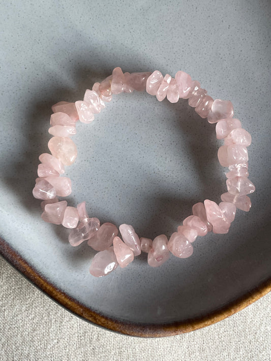 Rose Quartz Chip Bracelet | كوارتز الزهري