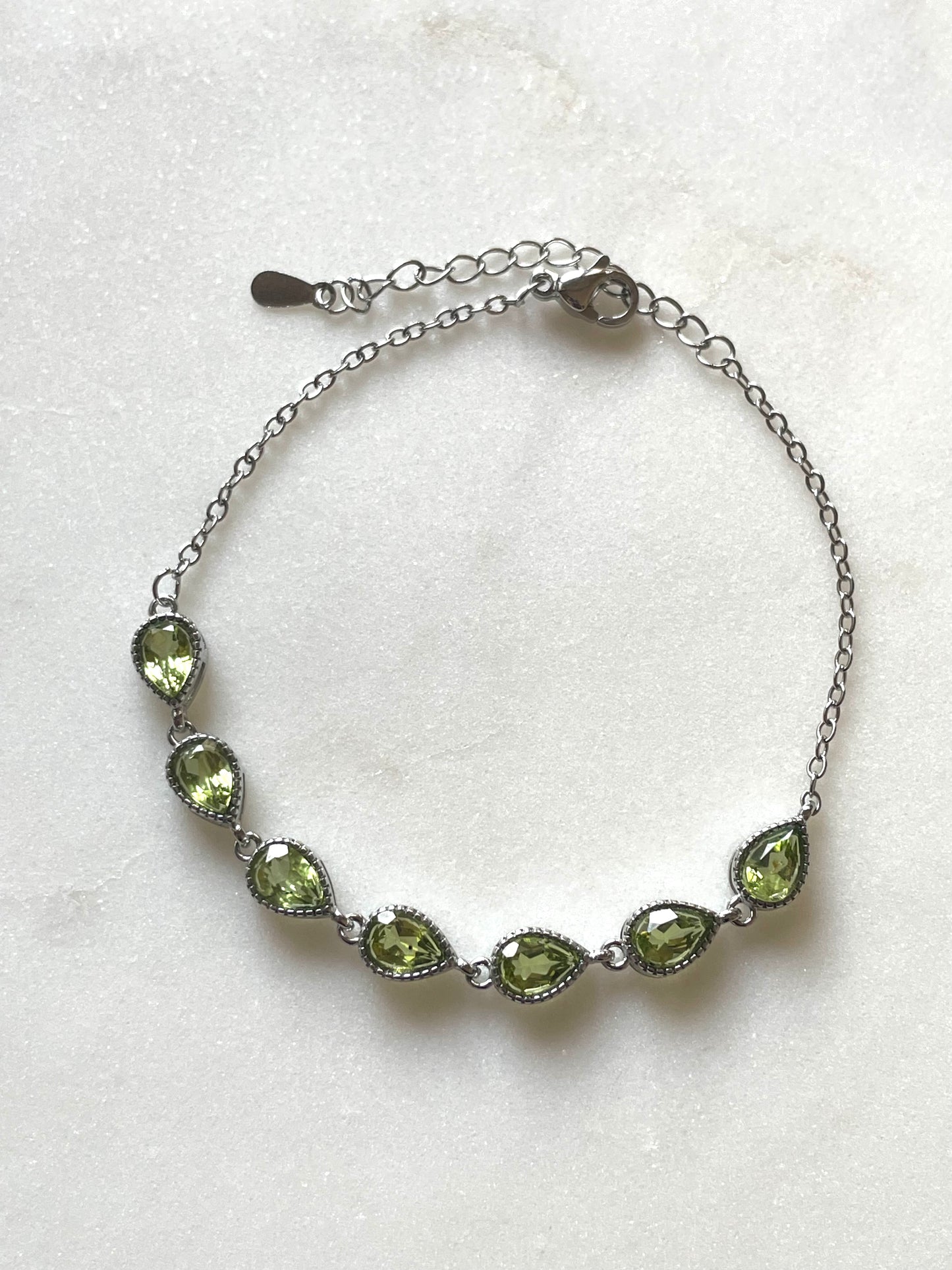 Peridot Chain Bracelet | حجر الزبرجد