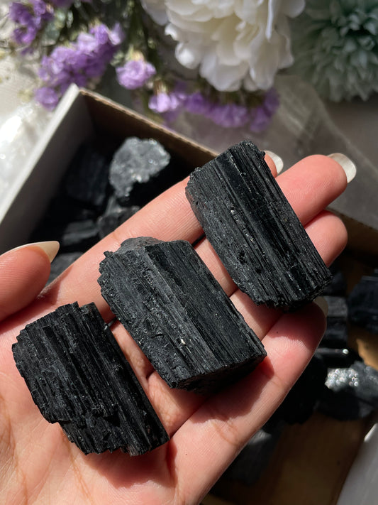 Raw Black Tourmaline / تورمالين الاسود الخام