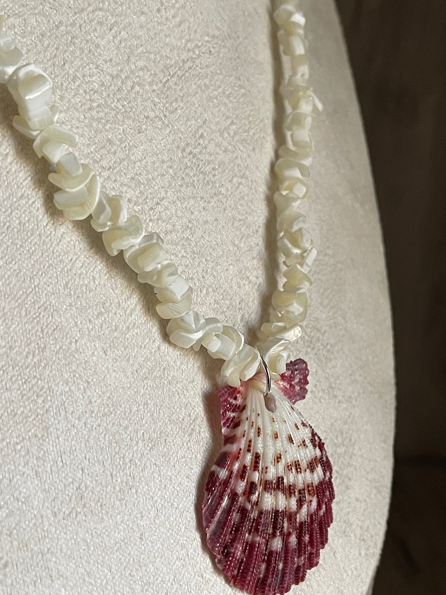 Mother of Pearl Shell Chips & Natural Scallop Shell Pendant necklace