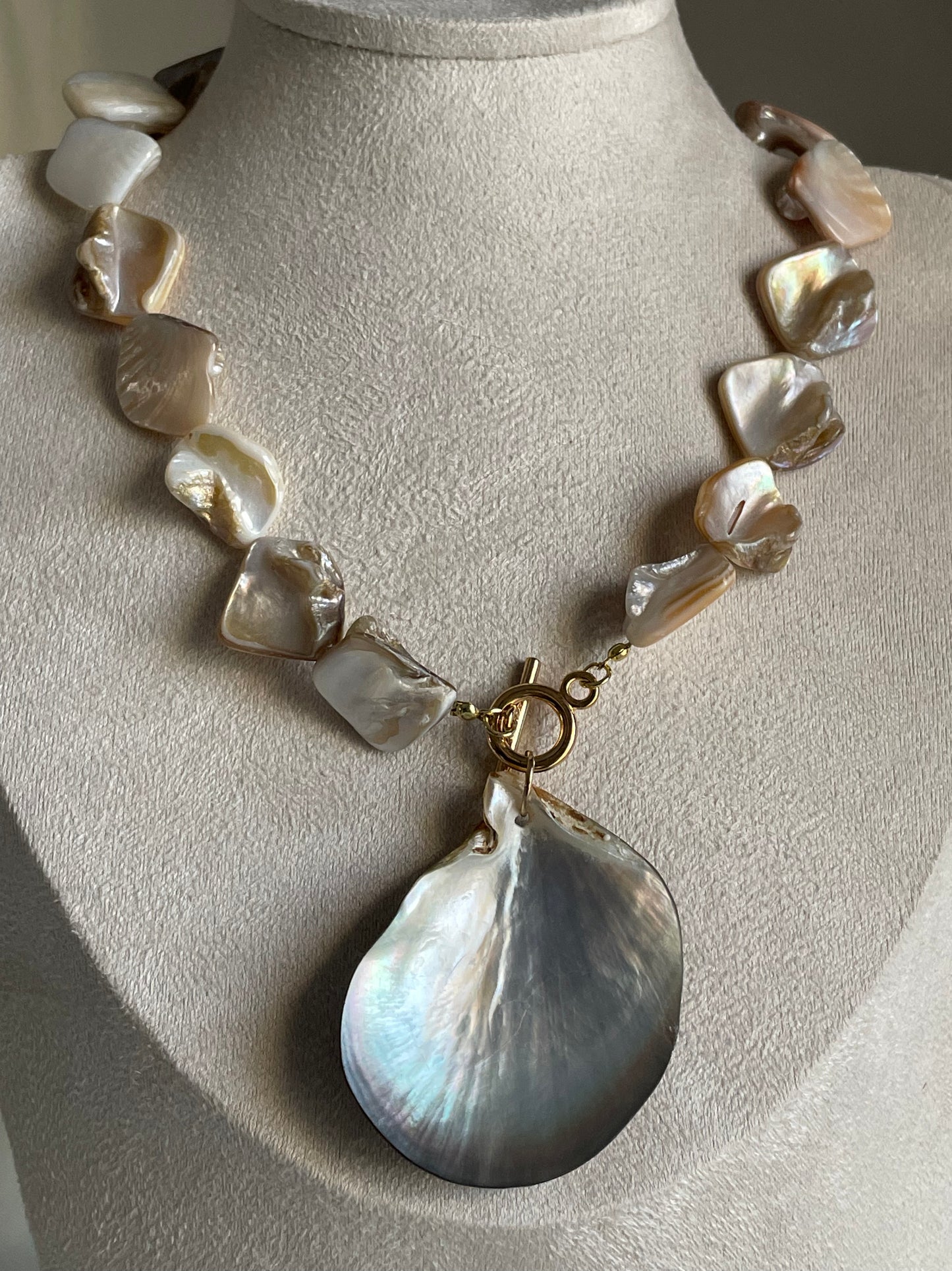 Mother of Pearl Shell necklace