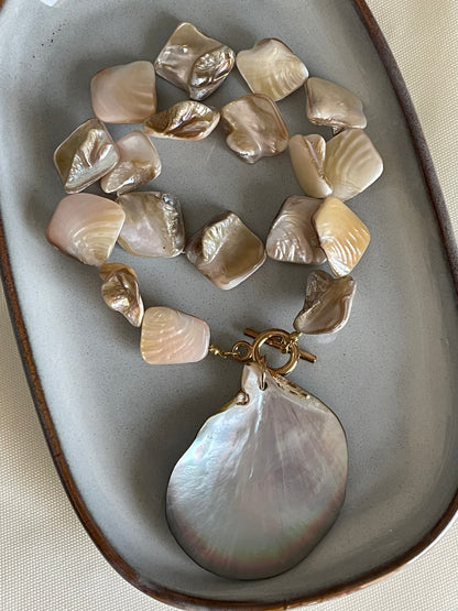 Mother of Pearl Shell necklace