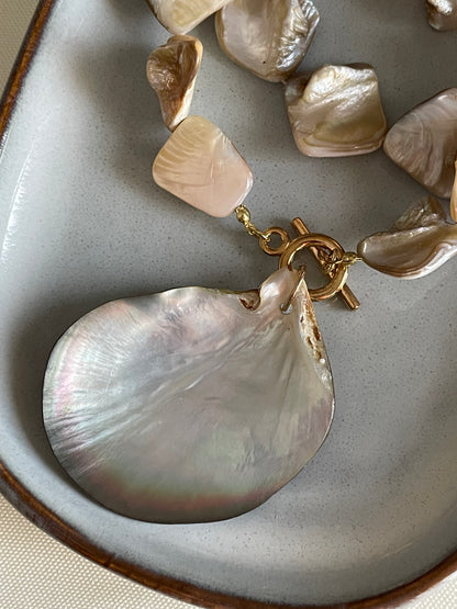 Mother of Pearl Shell necklace