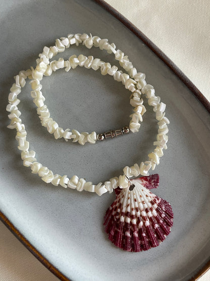 Mother of Pearl Shell Chips & Natural Scallop Shell Pendant necklace