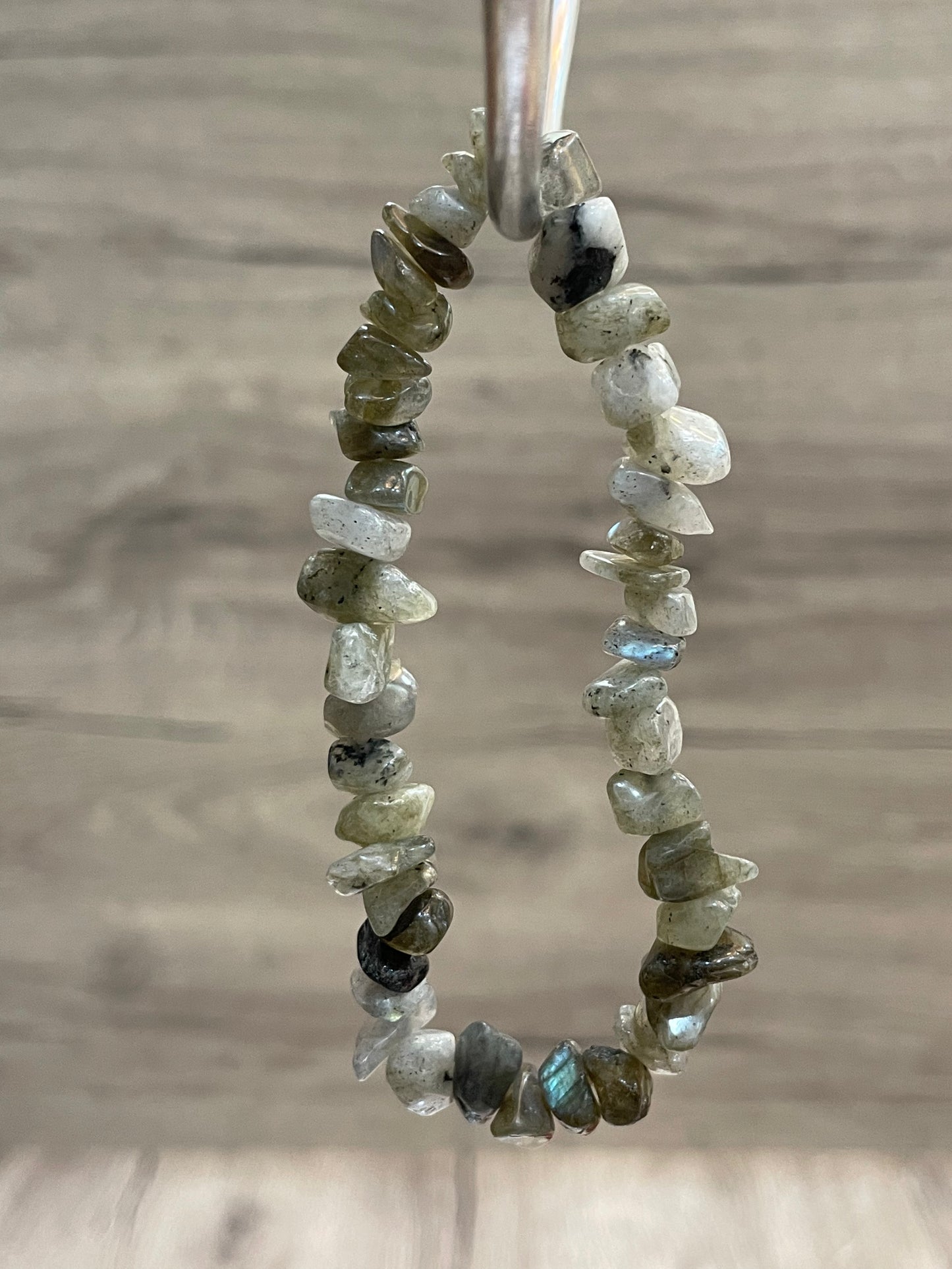Labradorite Chip Bracelet | حجر الطاووس