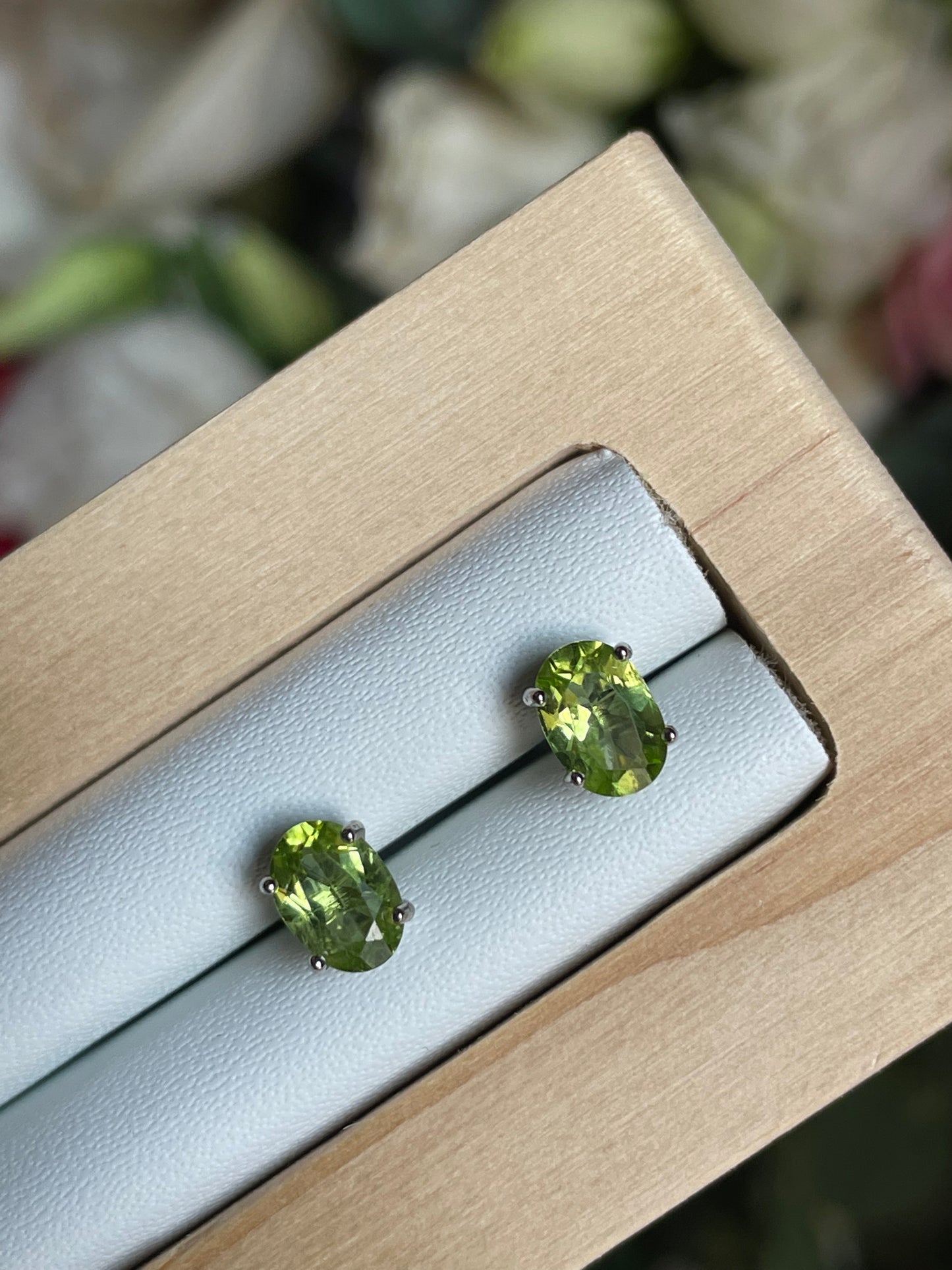 Peridot Stud Earring | حجر الزبرجد