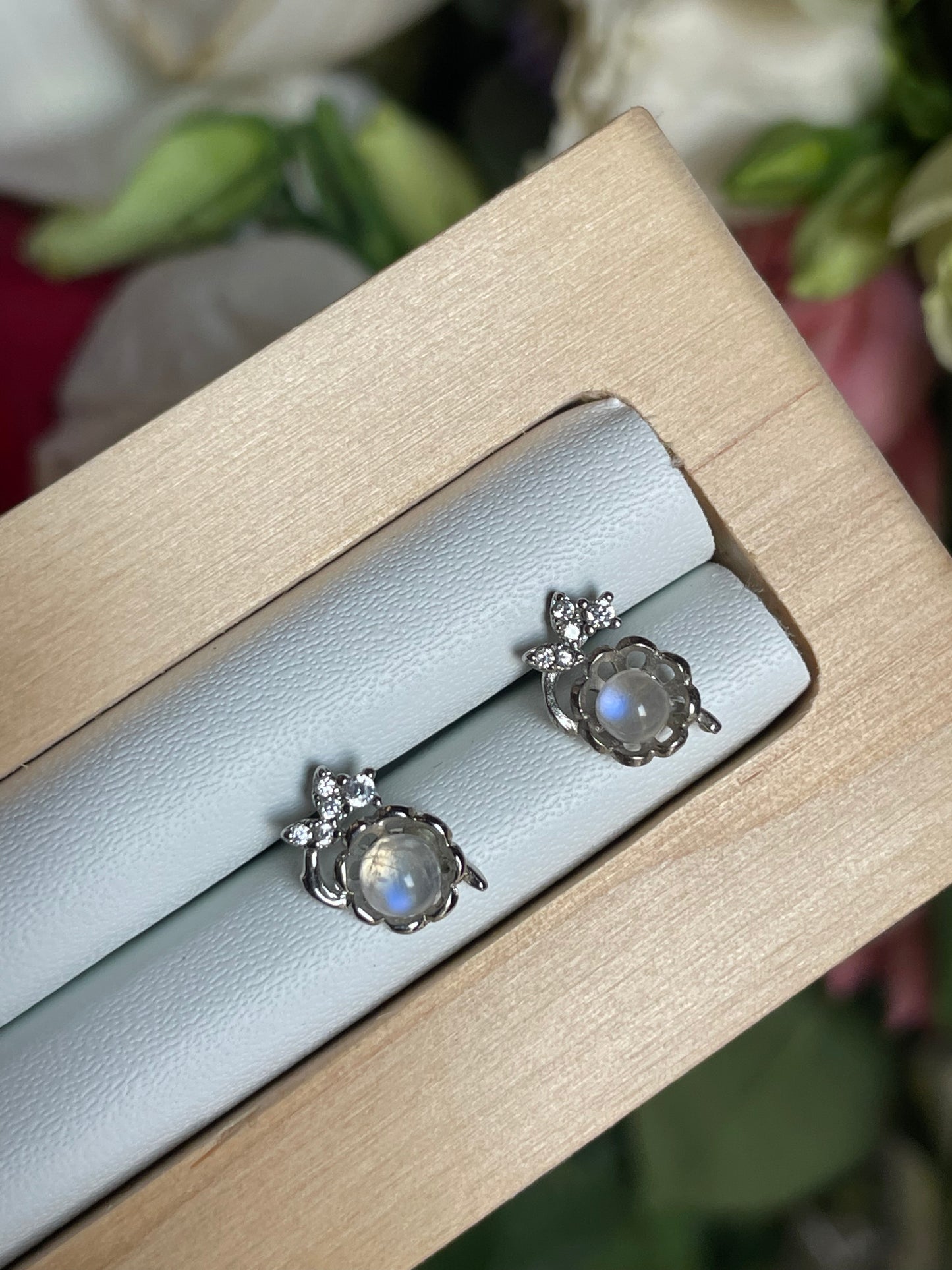 Moonstone Stud Earring | حجر القمر