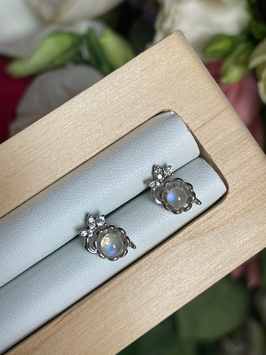 Moonstone Stud Earring | حجر القمر