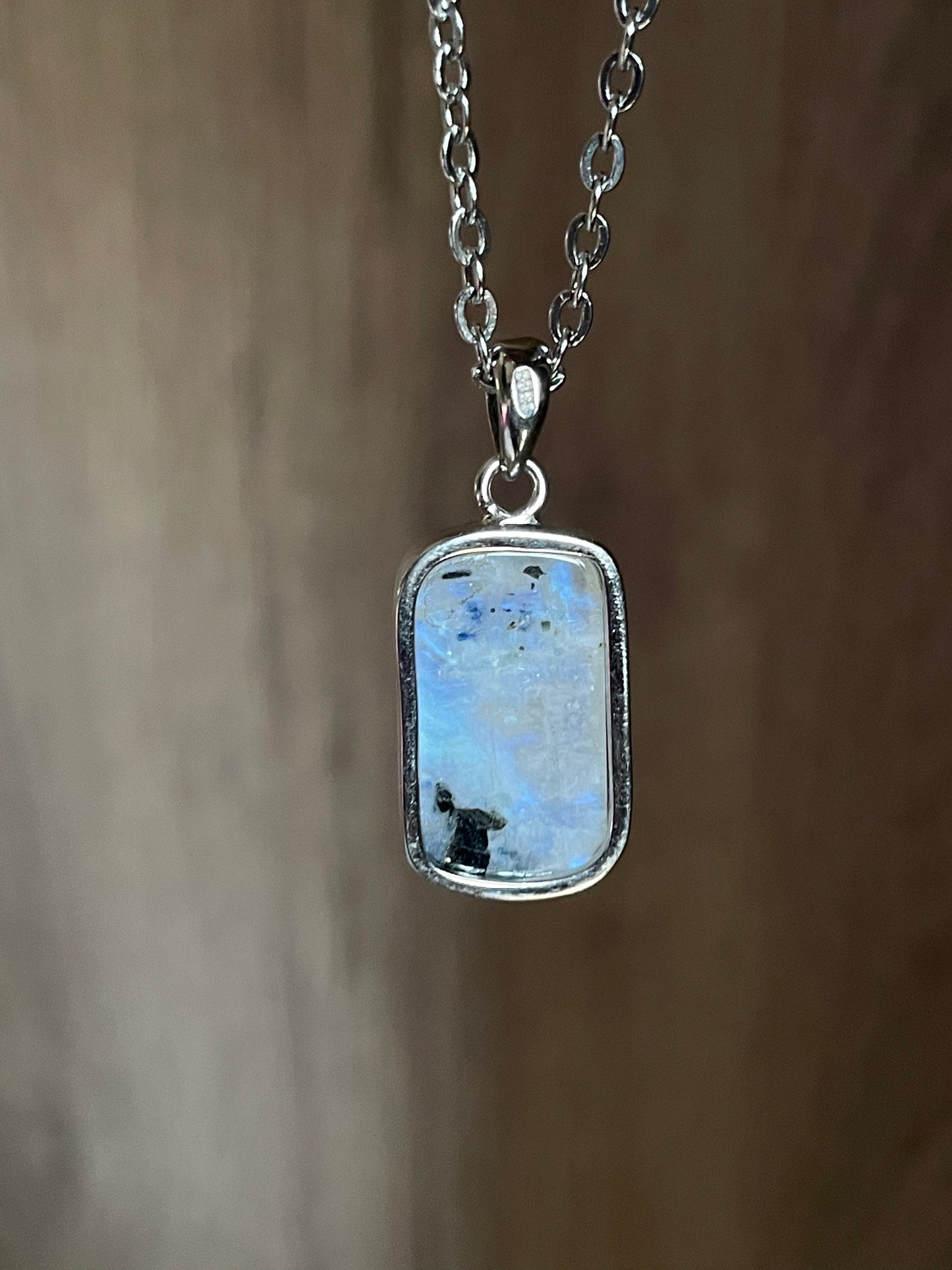 Rainbow Moonstone Necklace | حجر القمر