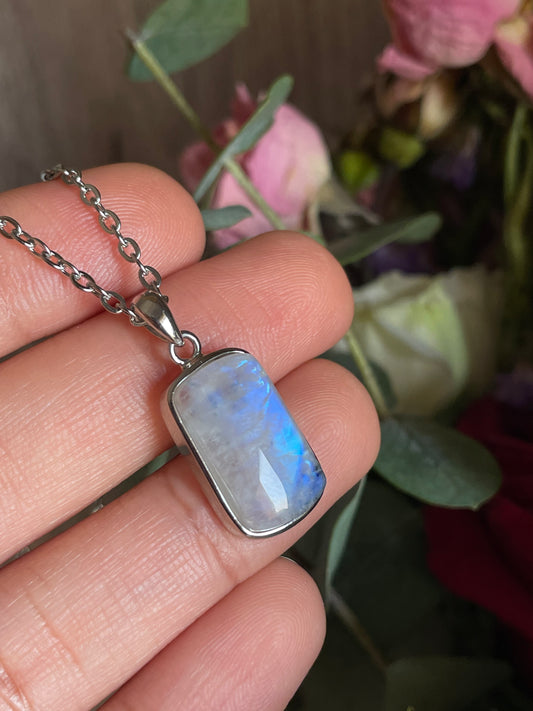 Rainbow Moonstone Necklace | حجر القمر