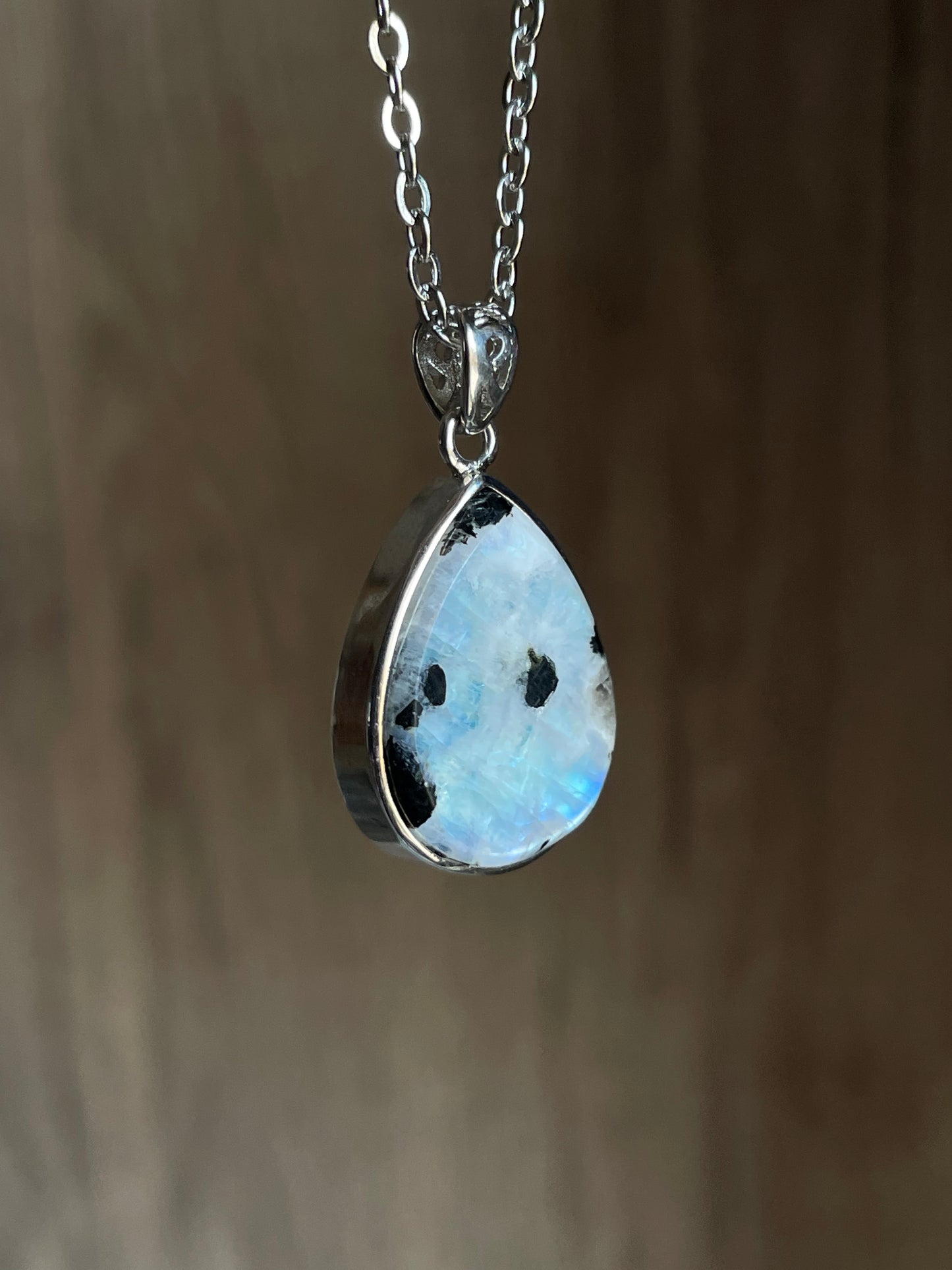 Rainbow Moonstone Necklace | حجر القمر