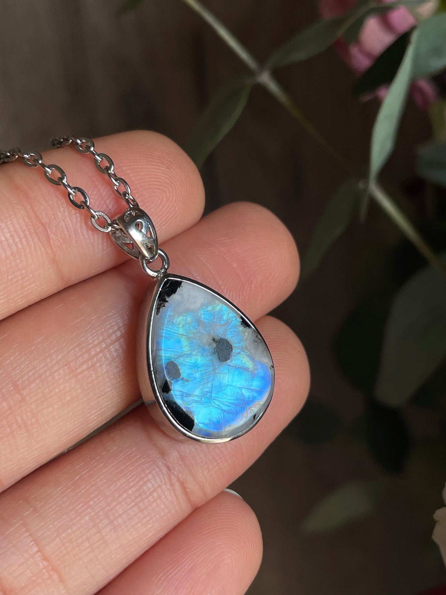 Rainbow Moonstone Necklace | حجر القمر