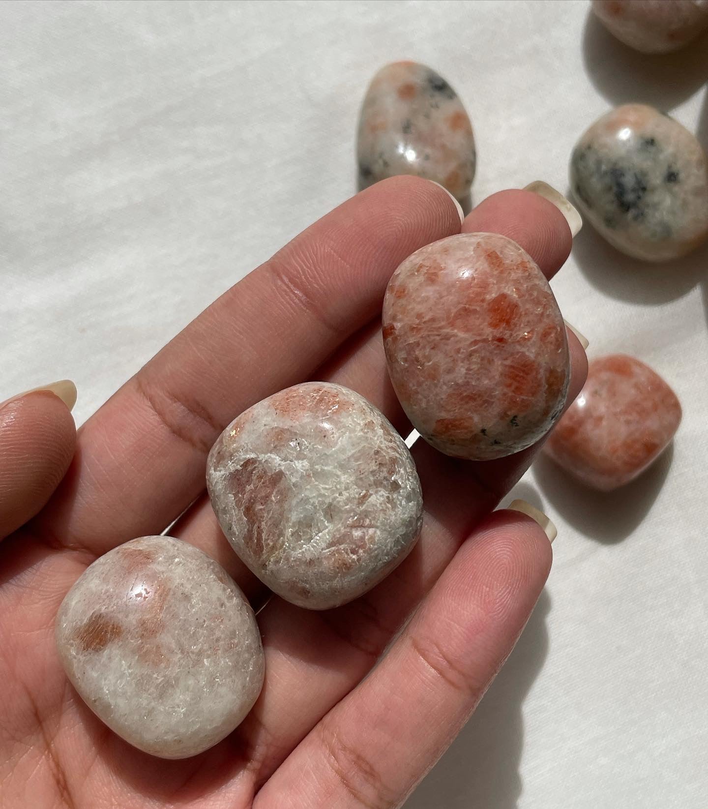 Sunstone Tumbles / حجر الشمس